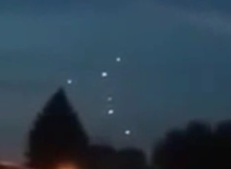 Meteor Breaks Up Into Multiple UFOs Wisconsin